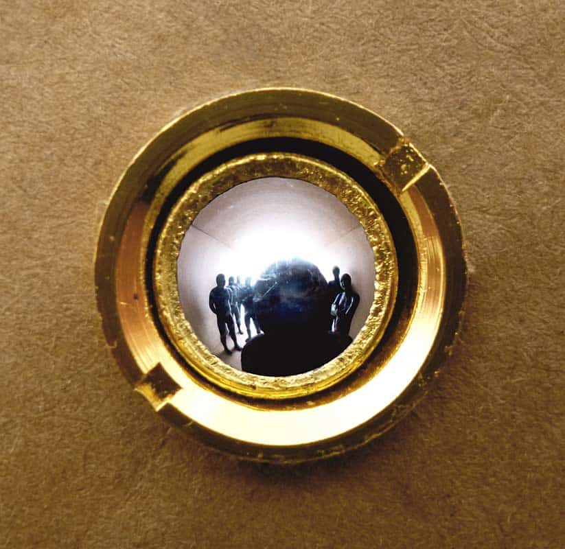 Alius Mundus peephole 3
